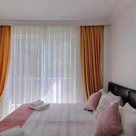 Oludeniz Ovacikta 5 Yatak Odali, 12 Kisilik , Mustakil Havuzlu 3 Villa