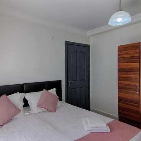 Oludeniz Ovacikta 5 Yatak Odali, 12 Kisilik , Mustakil Havuzlu 3 Villa