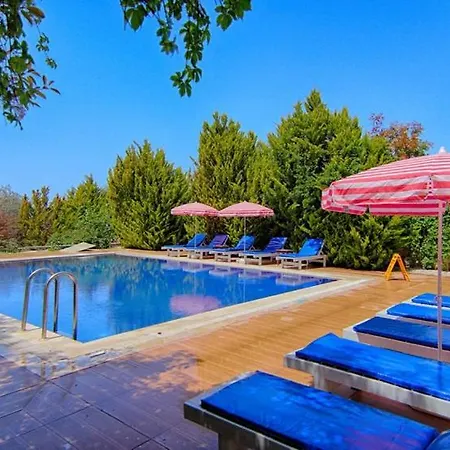 Oludeniz Ovacikta 5 Yatak Odali, 12 Kisilik , Mustakil Havuzlu 3 Villa Fethiye