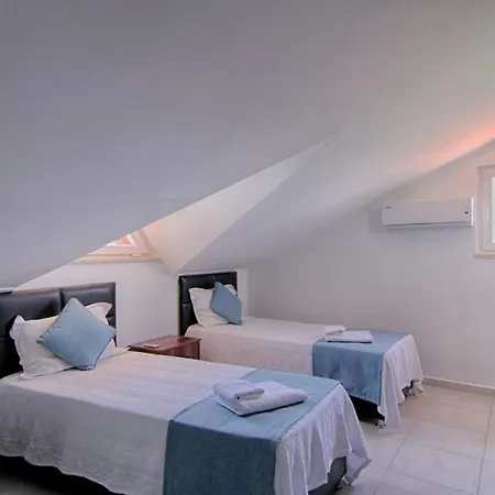 Oludeniz Ovacikta 5 Yatak Odali, 12 Kisilik , Mustakil Havuzlu 3 * Fethiye